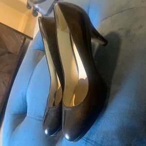 Size 6 leather Nine West heels